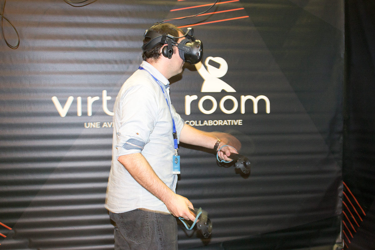 Cyril Rolland, auteur chez M. Bobine en plein tournoi de Beat Saber