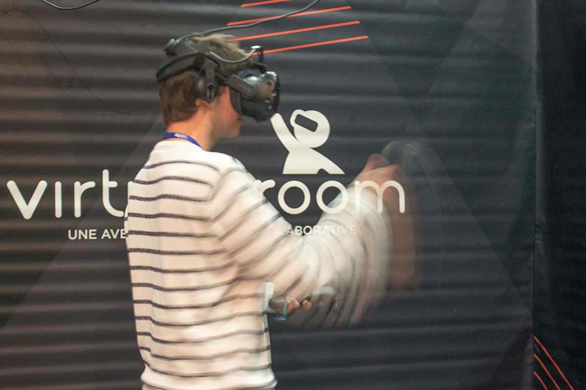 Yoan Orszulik, auteur chez M. Bobine en plein tournoi de Beat Saber